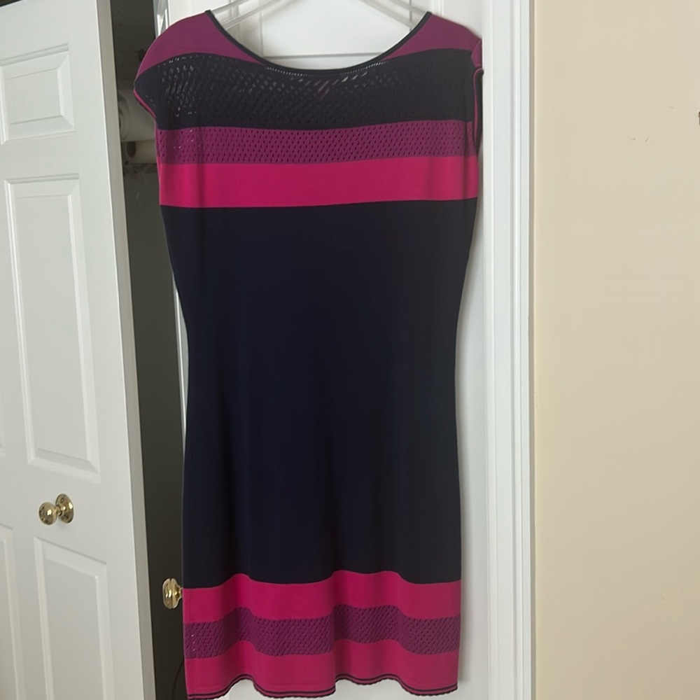 Lilly Pulitzer dress in navy and pink. Size M. Great dress for many occasions.
